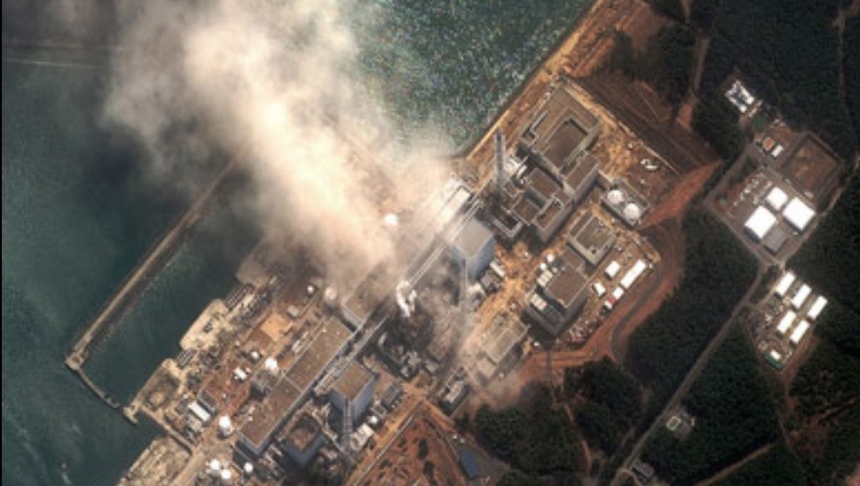 letecký pohľad na Fukušimu - zničenú jadrovú eletráreň